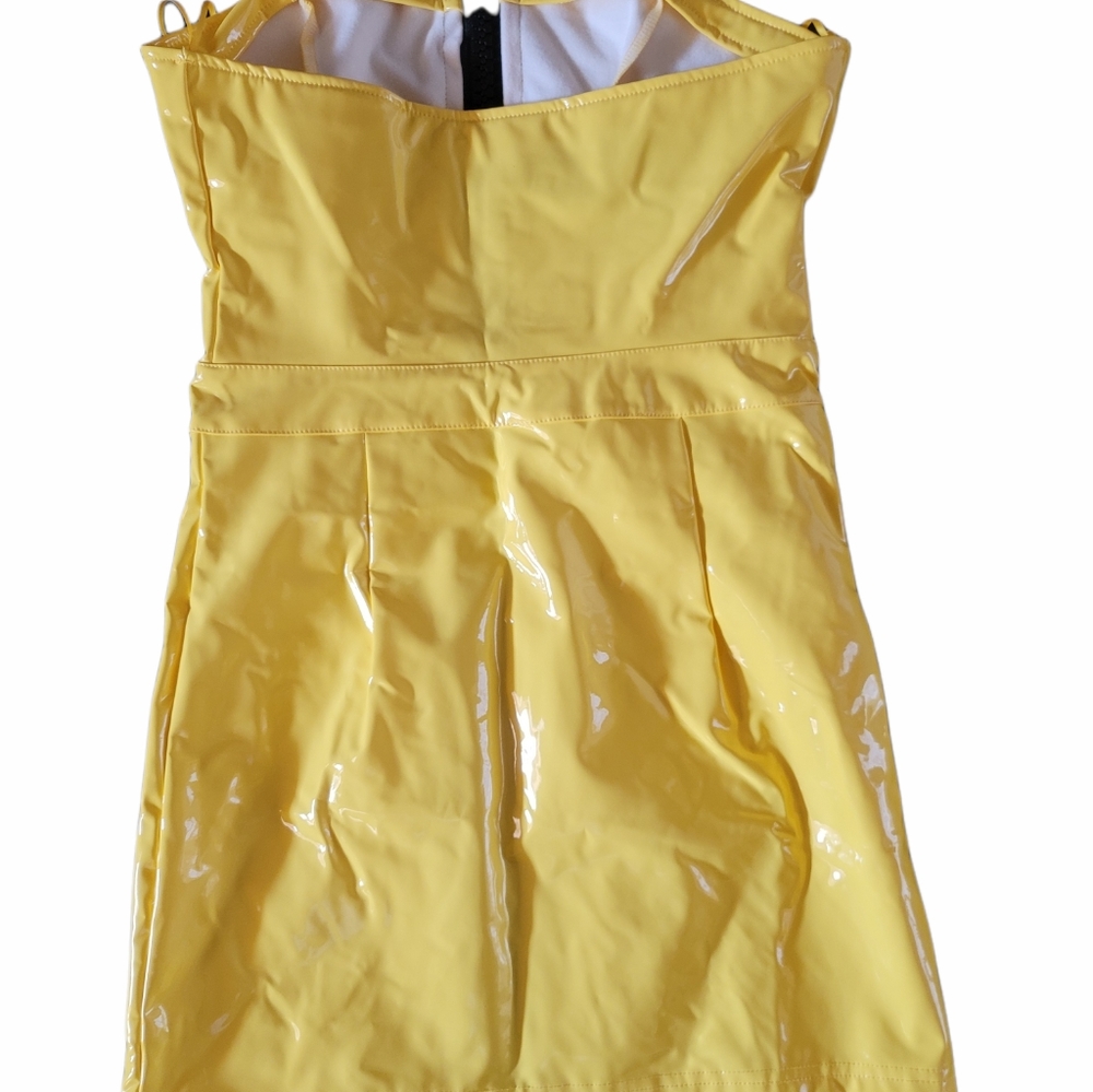Yellow Outfit PVC - Picture 1 of 2